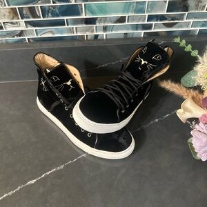 Charlotte Olympia Black Velvet Purrrfect High-Top Kitty Sneakers size 38 or 7.5